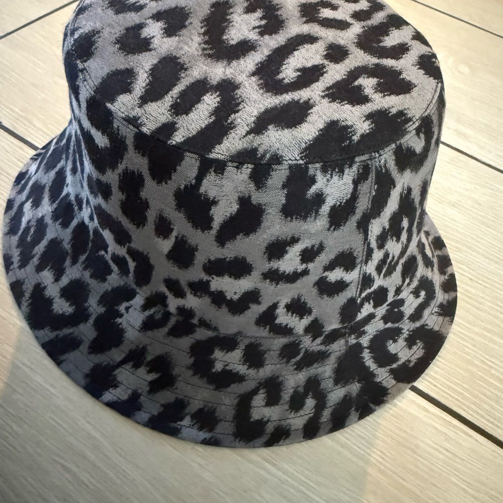 Brand new Dior double sided Black and Gray bucket Hat - Picture 4 of 6